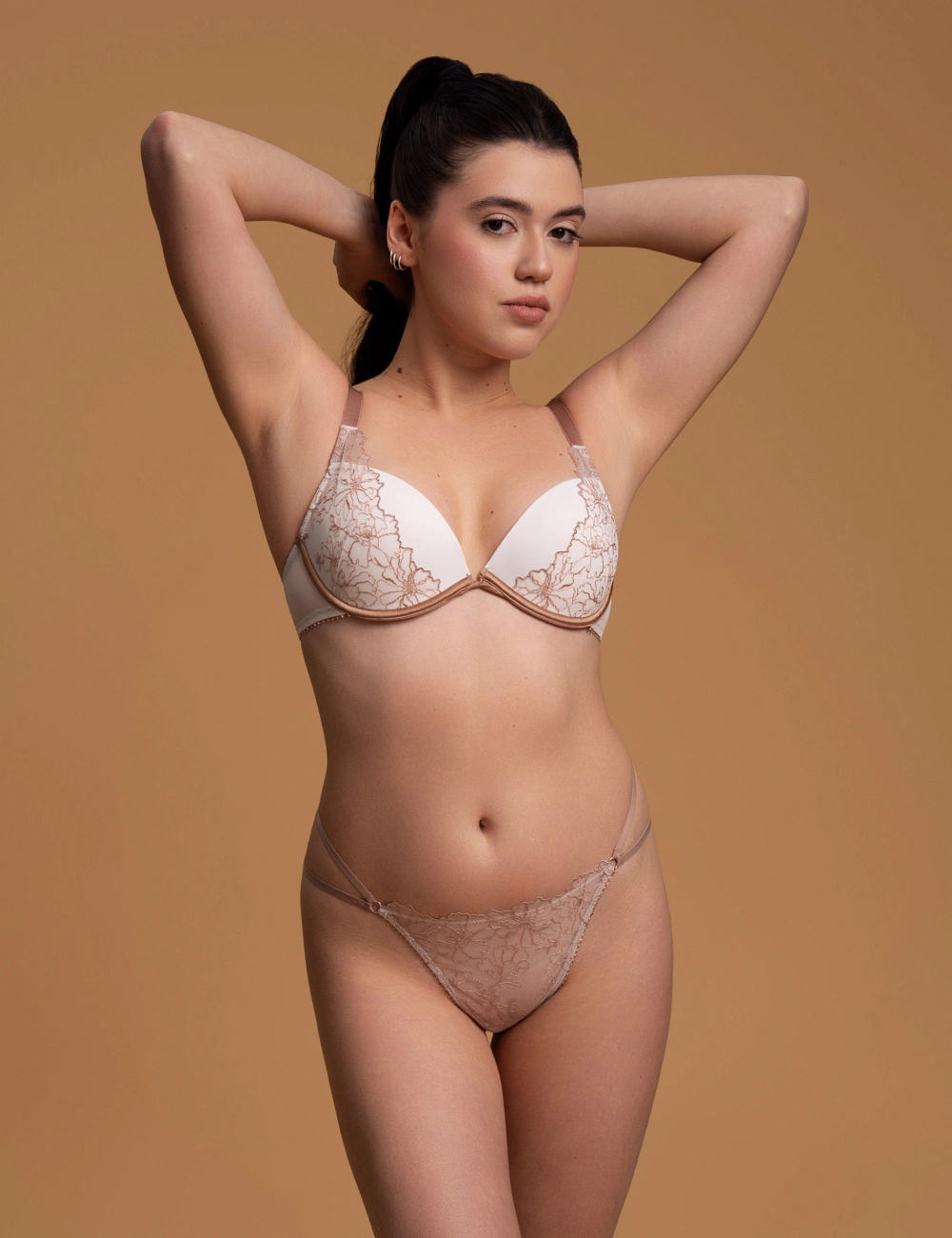 Труси стрінги 002SR мигдаль